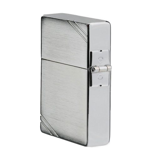 ZIPPO upaljač 1935 – Replica toptaurus.rs 4 Detalji površine: ZIPPO Replica 1935 – detaljan prikaz četvrtastog oblika i vintage dizajna