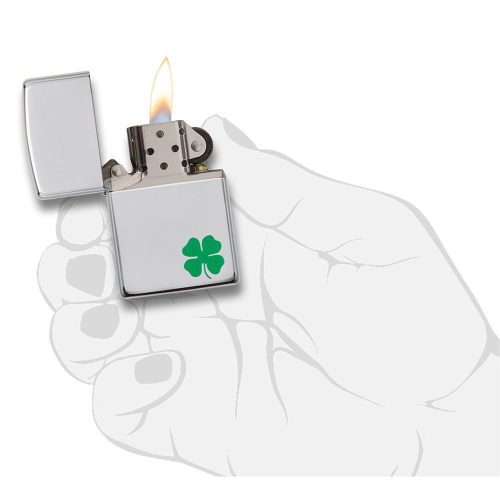 ZIPPO upaljač 24007 A BIT O LUCK toptaurus.rs 3 Prikaz u ruci: ZIPPO A BIT "O" LUCK 24007 – upaljač prikazan u ruci
