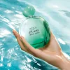 ARMANI Acqua Di Gioia EDP zenski parfem toptaurus.rs 2 ARMANI Acqua Di Gioia EDP zenski parfem bocica u ruci zene u vodi