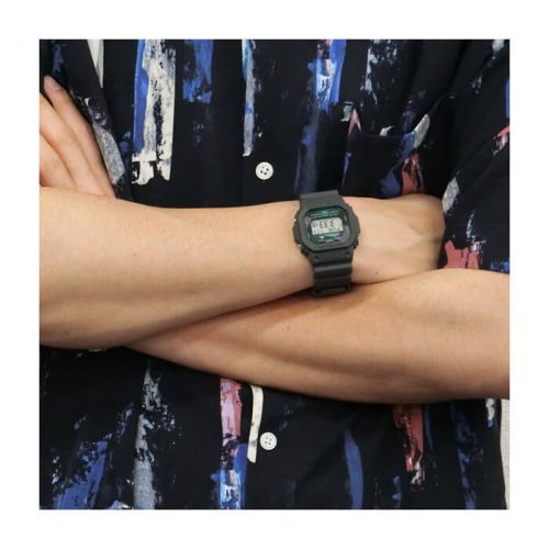 Ženski sportski ručni sat G-SHOCK GLX-5600VH-1ER sa naprednim funkcijama kao što su štoperica, svetsko vreme i snooze režim. Sat na ruci