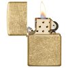 Otvoren upaljač: ZIPPO Tumbled Brass 49477 – otvoren poklopac sa vidljivim mehanizmom