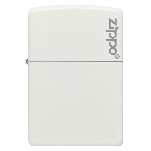 Detalji površine: ZIPPO White Matte 214ZL – detaljan prikaz mat završne obrade i logotipa
