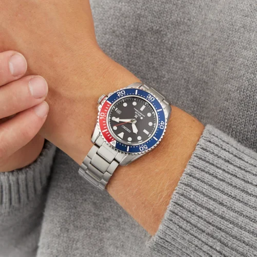 18280129_3 Muški ručni sat SEIKO Prospex Solar Divers SNE591P1 sa funkcijom datuma i jasnim označavanjem indeksa na brojčaniku.