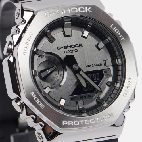 Muški sportski ručni sat G-SHOCK GM-2100-1AER sa kombinovanim prikazom (analogno i digitalno) i funkcijama kao što su alarm, štoperica i svetsko vreme