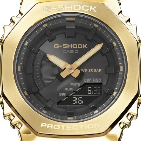 Muški G-SHOCK GM-S2100GB-1AER detalj crnog brojčanika sa analogno-digitalnim prikazom.