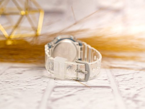 Ženski G-SHOCK GMA-S2100SK-7AER sat sa vodootpornošću do 200 metara, idealan za sportove na vodi. Ambijentalna slika