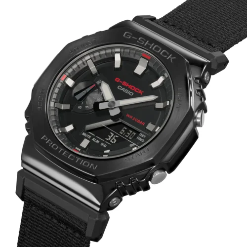 Muški sportski ručni sat G-SHOCK GM-2100CB-1AER sa izuzetnom vodootpornošću do 200 metara, savršen za vodene aktivnosti i ekstremne uslove