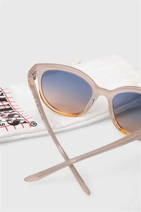 GUESS GU7877 57B naočare za sunce gradient smoke stakla UV 400 zaštita