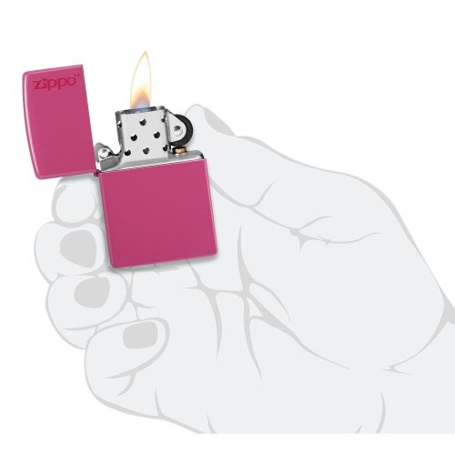 ZIPPO 49846ZL detalj laserske obrade dizajna slika u ruci