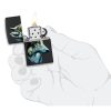 ZIPPO upaljač sa motivom vuka model 4859 izgled u ruci