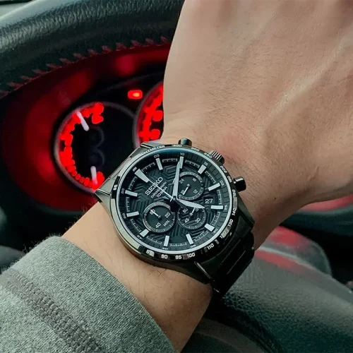 SEIKO Chronograph SSB415P1 muški sat na ruci sa crnim brojčanikom i čeličnom narukvicom