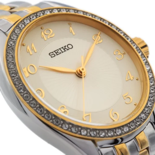 Bočni pogled na SEIKO SUR480P1 sa debeljkom kućišta od 8 mm i bi-kolor narukvicom