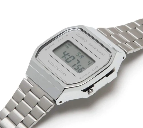 Bočni pogled na CASIO A168WEM-7EF, tanak dizajn kućišta sa debeljkom od 10mm