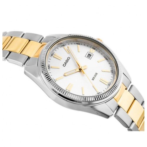 Detalj srebrnog čeličnog kućišta Casio LTP-1302PSG-7AVEG sa prečnikom od 34,5 mm × 30,2 mm, elegantan i kompaktan dizajn