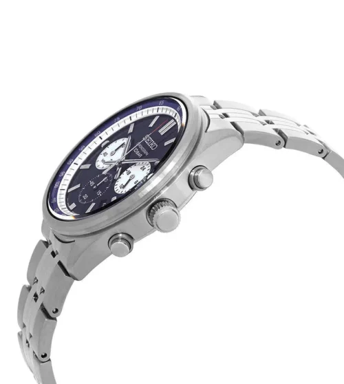 Bočni pogled na SEIKO Chronograph SSB427P1, prikazivanje debljine kućišta i funkcionalnog hronografskog mehanizma.