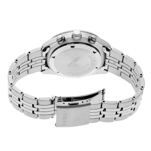 Detalj sivog čeličnog kućišta SEIKO Chronograph SSB427P1 sa prečnikom od 41 mm i preciznim kvarcnim mehanizmom. slika od pozadi