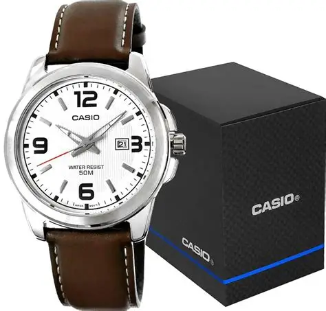 Detalj srebrnog čeličnog kućišta Casio MTP-1314PL-7AVEF sa prečnikom od 43 mm, pružajući robusnost i eleganciju. Kutija sata