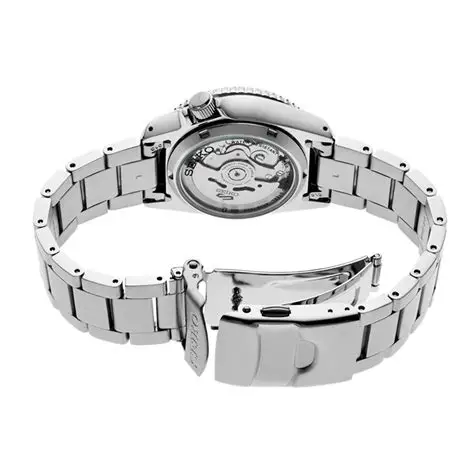Seiko SRPK33K1 - 5 Sports SKX muški rucni sat toptaurus.rs. 2 Pogled sa zadnje strane na Seiko SRPK33K1, prikazivanje debljine kućišta od 13 mm i preciznog automatskog mehanizma, idealnog za ljubitelje tradicionalnih satova