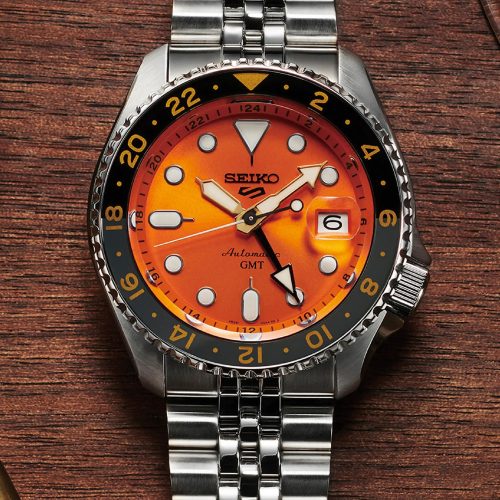 Detalj srebrnog čeličnog kućišta Seiko SSK005K1 sa prečnikom od 42 mm i okruglim oblikom, koji pruža robusnost i eleganciju