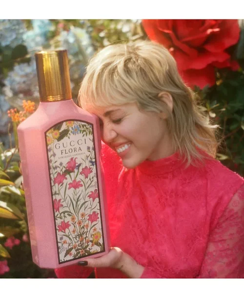 Miley Cyrus nosi Gucci Flora Gorgeous Gardenia – miris koji oličava eleganciju, ženstvenost i mladalački šarm
