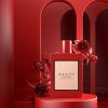 Gucci Bloom Ambrosia di Fiori slika na crvenoj pozadini - luksuzne parfemske note – za uživanje ženski parfem