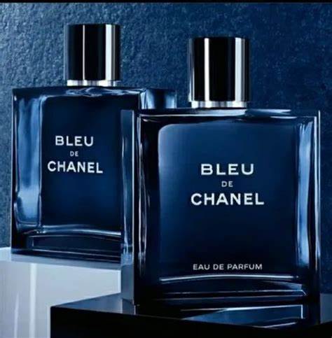 Mirisna piramida Bleu de Chanel EDP – citrusni akordi, aromatične srednje note i drvenasta završnica
