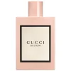 Gucci Bloom bočica parfema – minimalistički rumeno ružičasti dizajn sa starinskim šarmom, simbolizujući ženstvenost i prirodnu lepotu
