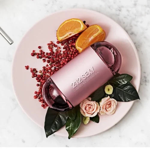 Mirisne note parfema 212 Sexy Carolina Herrera – vanila, karamel i mošus