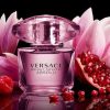 Versace Bright Crystal Absolu EDP – promotivna fotografija sa cvetnim motivima