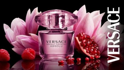 Versace Bright Crystal Absolu EDP – promotivna fotografija sa cvetnim motivima