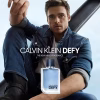 Muškarac nosi Calvin Klein Defy EDT parfem i odiše samopouzdanjem
