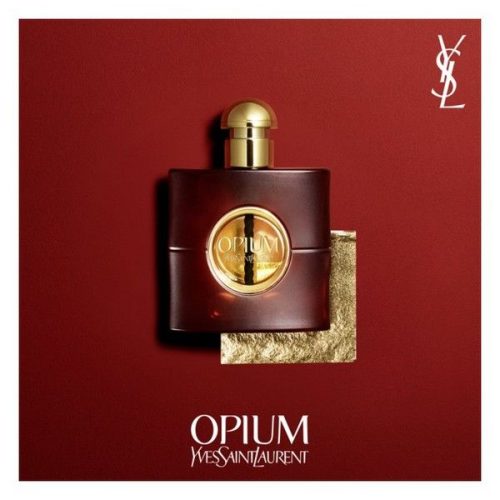 YSL Opium ženski parfem – moćan, luksuzan i zavodljiv miris prikazan u mističnom i elegantnom ambijentu koji naglašava njegov orijentalni karakter.