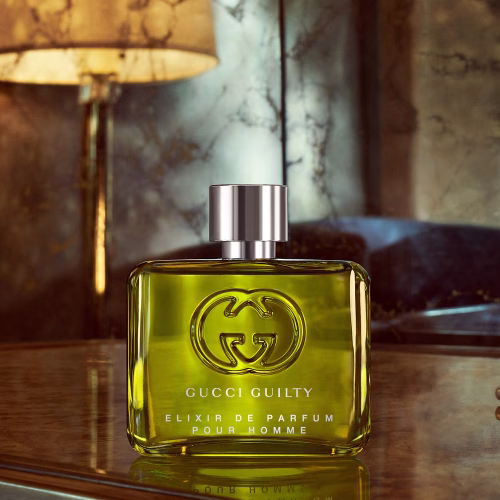 Gucci Guilty Elixir parfem u elegantnom i luksuznom ambijentu