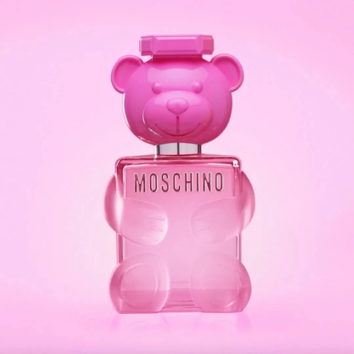 Moschino Toy 2 Bubble Gum EDP bočica parfema u obliku roze mede na roze pozadini