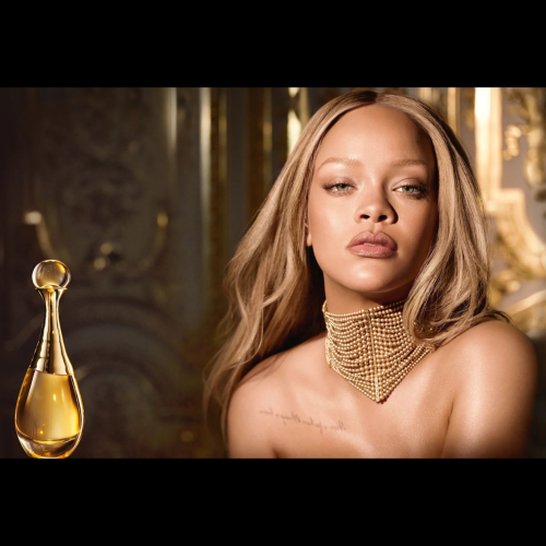 Mirisne note Dior J’adore Infinissime EDP parfema sa tuberozom, jasminom, ružom, mošusom i sandalovinom. reklama sa Rijanom pevacicom