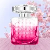 Jimmy Choo Blossom EDP parfem u svetlom i cvetnom ambijentu