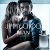 Muškarac nanosi Jimmy Choo Man EDT parfem i odiše samopouzdanjem