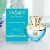 Versace Dylan Turquoise EDT toptaurus.rs pack Dylan Turquoise parfem u luksuznom pakovanju, svetle boje i smirujuca atmosfera