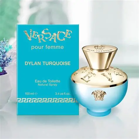 Versace Dylan Turquoise EDT toptaurus.rs pack Dylan Turquoise parfem u luksuznom pakovanju, svetle boje i smirujuca atmosfera