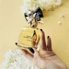 Marc Jacobs Perfect Intense luksuzni parfem u ruci zene