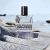zadig-voltaire-this-is-him Vibes of Freedom edt toptaurus.rs Zadig & Voltaire This Is Him Vibes of Freedom EDT – svež, mladalački i energičan muški parfem prikazan u letnjem, morskom i svetlom ambijentu.