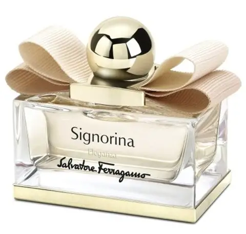 Ženski parfem Salvatore Ferragamo Signorina Eleganza – cvetno-voćni miris bocica sa strane