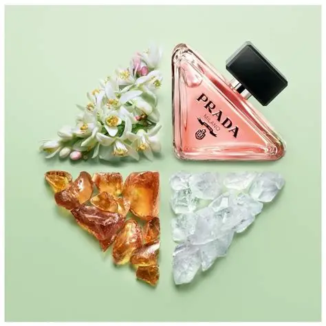 Mirisne note Prada Paradoxe – magnolija, iris, sandalovina