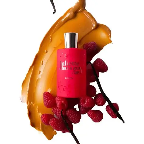 Juliette Has a Gun Mmmm… EDP mirisne note karamele, vanile i jasmina