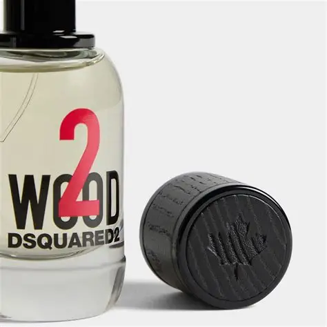 Detalj bočice Dsquared² Wood 2 EDT sa modernim linijama
