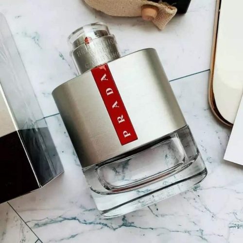 Prada Luna Rossa edt toptaurus.rs 2 Prada Luna Rossa EDT 100ml – detalj bočice i logo