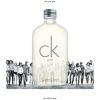 Calvin Klein ONE EDT parfem u svetlom i modernom ambijentu sa grupom muskaraca i zena koji su radosni