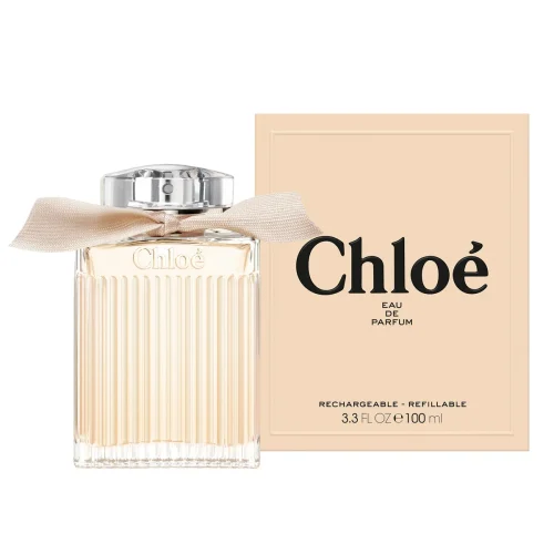 Originalno pakovanje parfema Chloé Eau de Parfum sa minimalističkim, prefinjenim Chloé dizajnom.