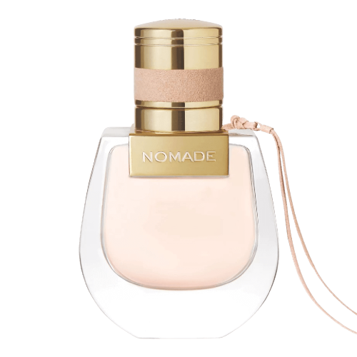 Bočica parfema Chloé Nomade EDP sa elegantnim zlatnim detaljima i kožnom vrpcom.