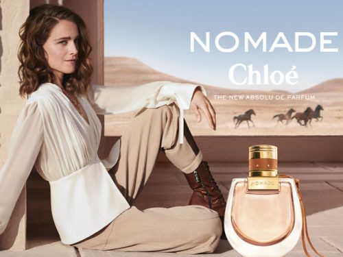 Piramida mirisnih nota Chloé Nomade EDP. Slika sa zenom u preriji, realizam, konji koji trce